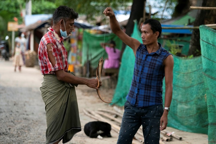 A man sells eels during a lockdown to slow the spread of coronavirus infections in a slum area of Yangon, Myanmar, October 21, 2020. Picture taken October 21, 2020. REUTERS/Shwe Paw Mya Tin