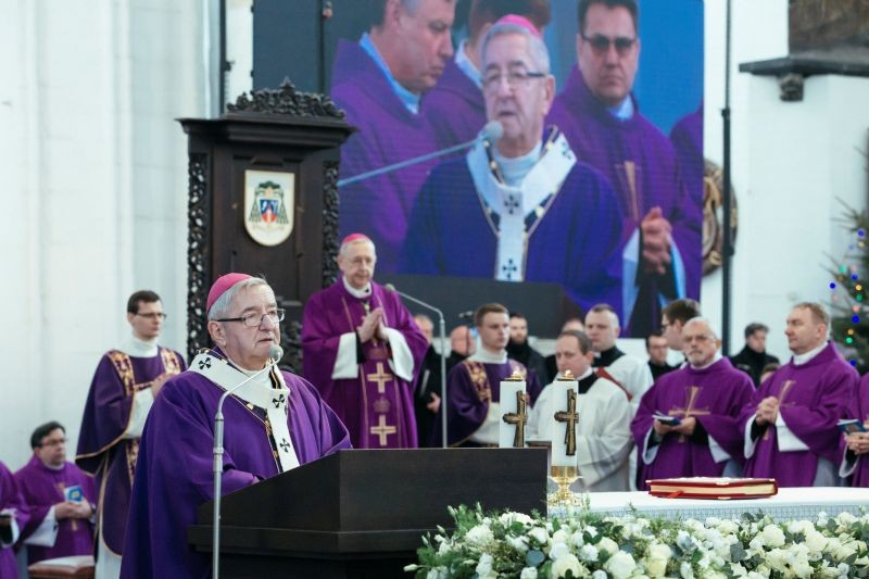 Gdansk Region Archbishop Slawoj Leszek Glodz conducts a funeral service at St Mary's Basilica in Gdansk, Poland, January 19, 2019. (REUTERS File Photo)