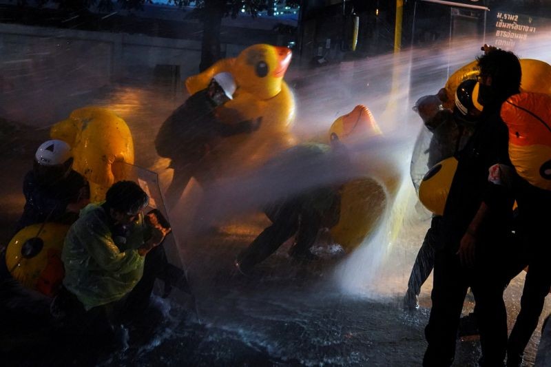 Demonstrators use inflatable rubber ducks as shields to protect themselves from water cannons during an anti-government protest as lawmakers debate constitution change, outside the parliament in Bangkok, Thailand, November 17, 2020. REUTERS/Athit Perawongmetha