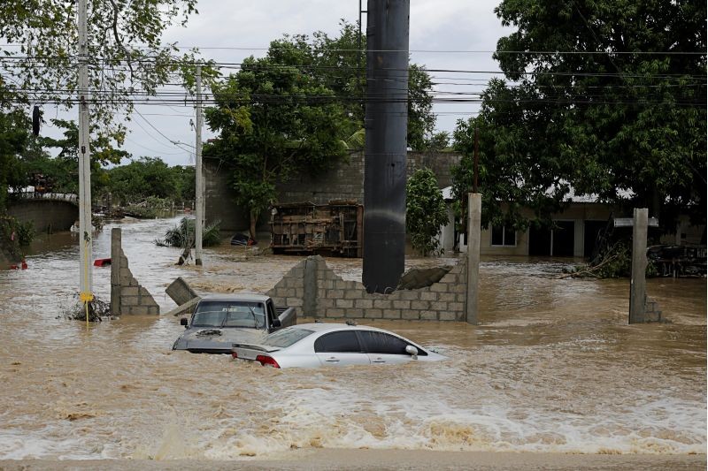 Submerged cars are pictured at an area affected by floods after the passage of Storm Eta, in El Progreso, Honduras November 6, 2020. (REUTERS Photo)