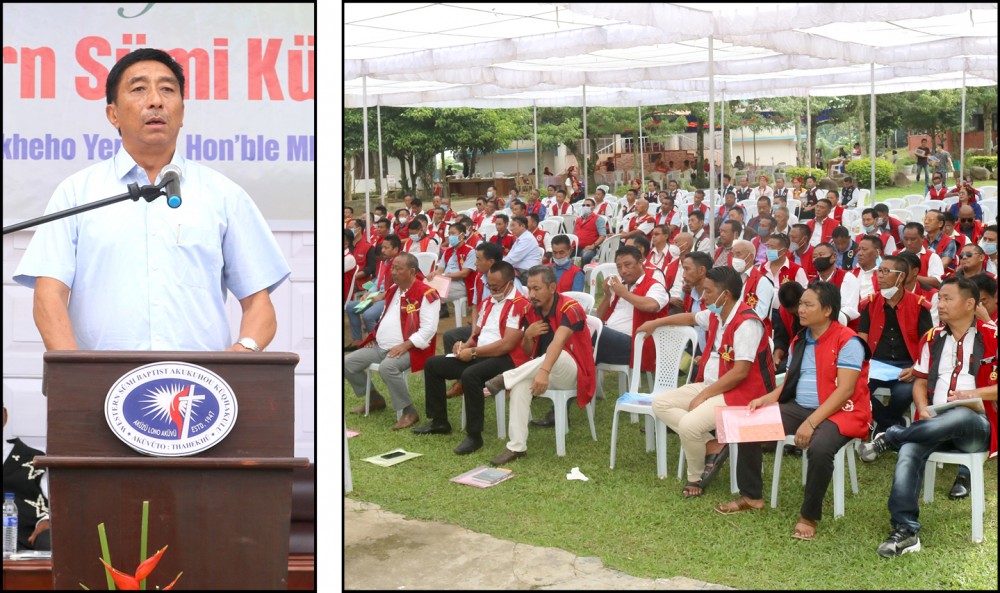(Left) MP Lok Sakha Tokheho Yepthomi addressing the consultative meeting of Western Sümi Kükami held at Aküvüto, Thahekhu on October 27. (Right) Section of the gathering attending the meeting. (Photo Courtesy: WSBAK)
