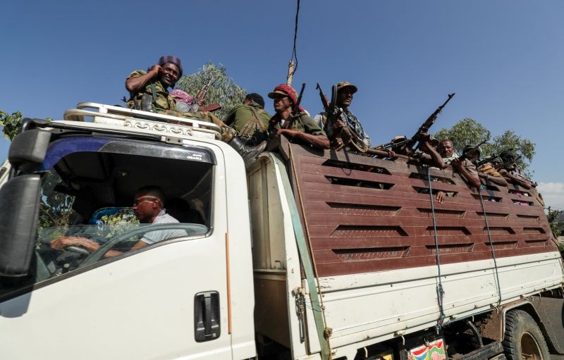 Members of Amhara region militias ride on their truck as they head to face the Tigray People's Liberation Front (TPLF), in Sanja, Amhara region near a border with Tigray, Ethiopia November 9, 2020. (REUTERS Photo)