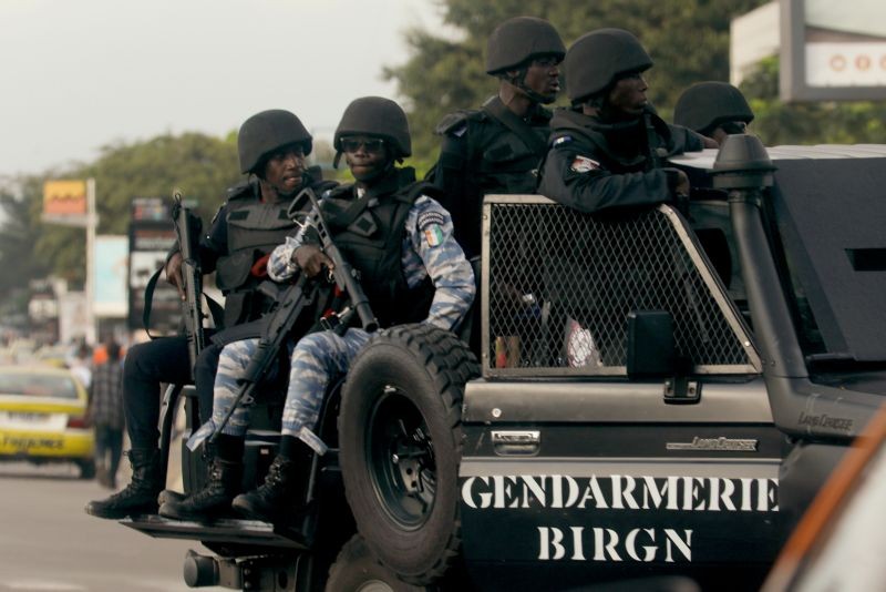 Ivory Coast security forces members surround the residence of former Ivory Coast President Henri Konan Bedie, president of the Democratic Party of Ivory Coast (PDCI) in Abidjan, Ivory Coast November 3, 2020. (REUTERS Photo)