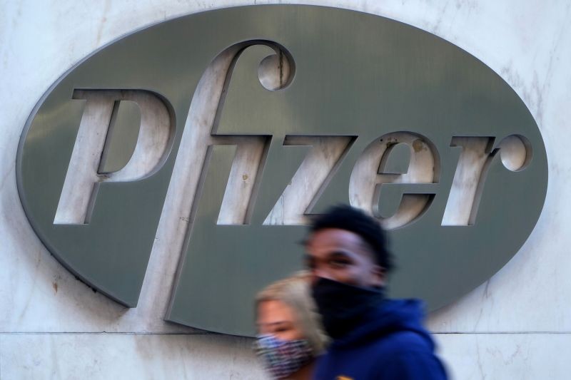 People walk past the Pfizer headquarters building in the Manhattan borough of New York City, New York, U.S., November 9, 2020. (REUTERS File Photo)