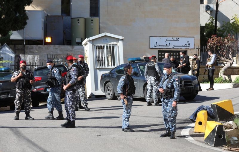 Members of the Lebanese police gather outside Baabda prison, Lebanon, November 21, 2020. (REUTERS Photo)