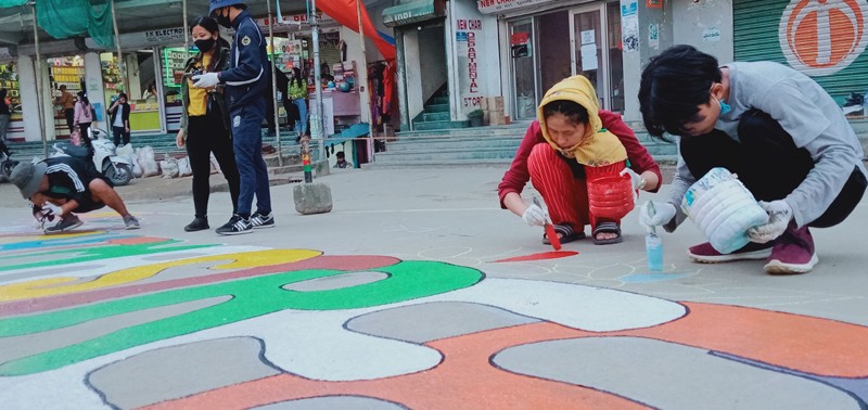 Kohima smart city volunteers and officials prepare for Open Streets Campaign in Kohima on November 6. (Morung Photo)