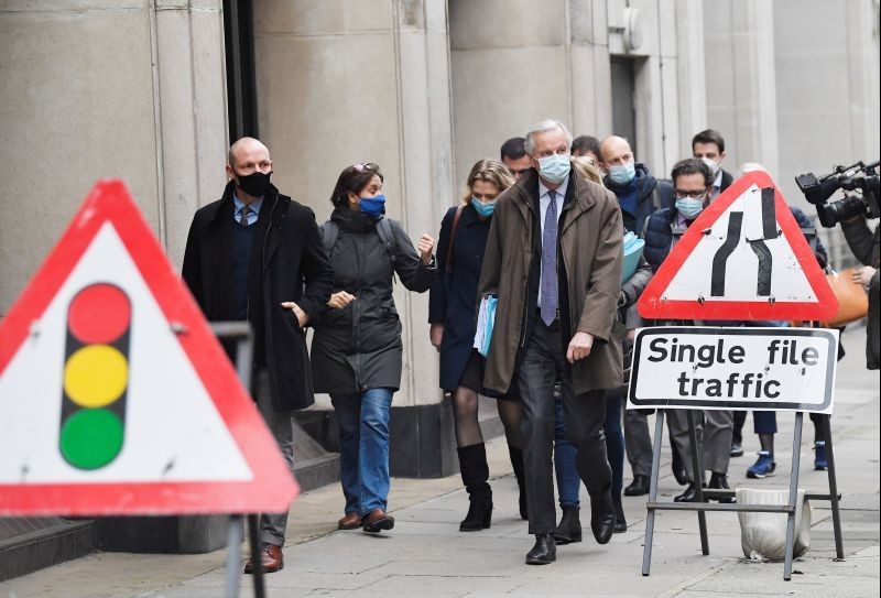 EU chief negotiator Michel Barnier wearing a face mask arrives for Brexit talks in London, Britain, November 29, 2020. (REUTERS Photo)