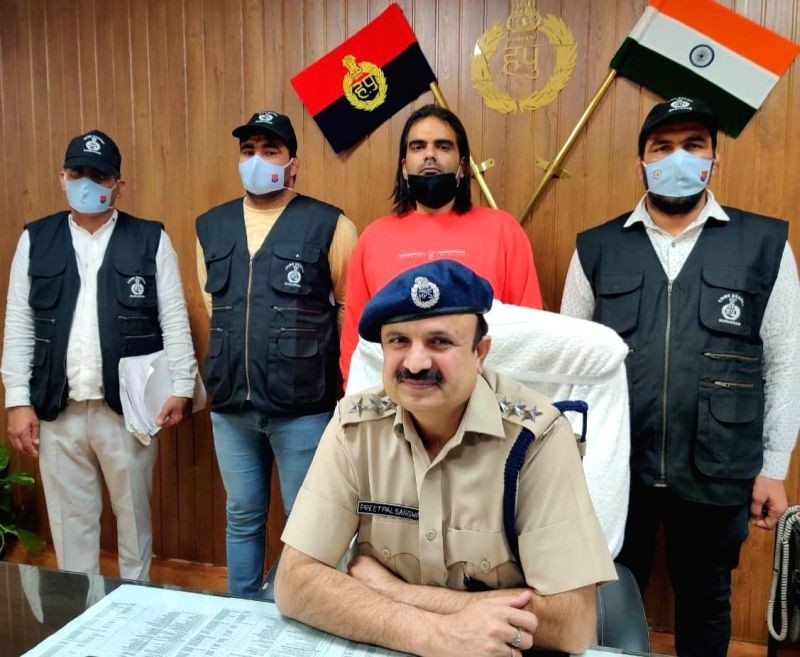 Accused involved in Rs 400 Cr fraud held. (IANS Photo)