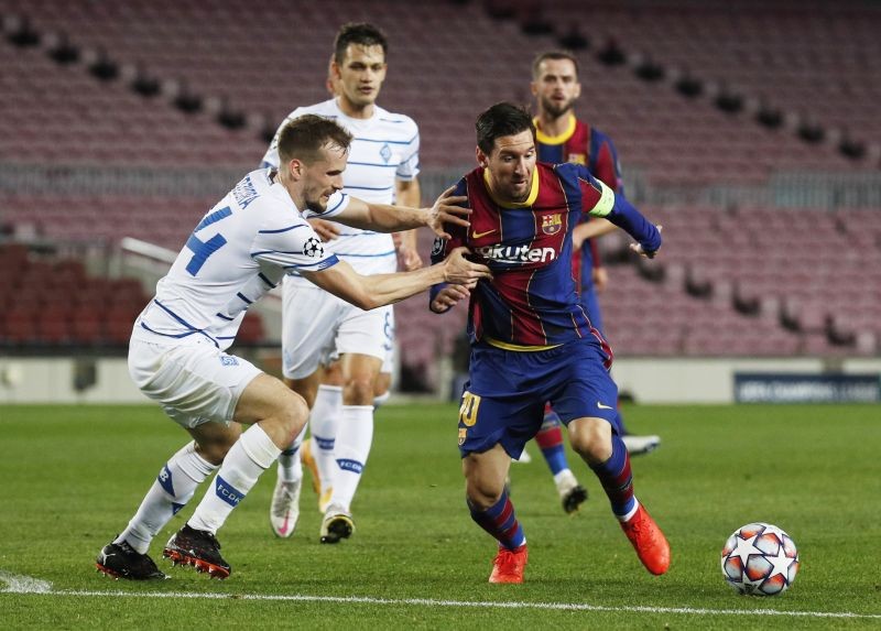 FC Barcelona's Lionel Messi in action with Dynamo Kyiv's Tomasz Kedziora REUTERS/Albert Gea