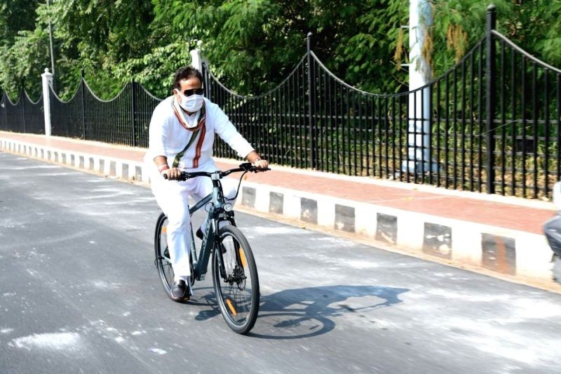 Uttar Pradesh Energy Minister Shrikant Sharma has started cycling to office in order to promote the campaign for a clean environment. (IANS Photo)