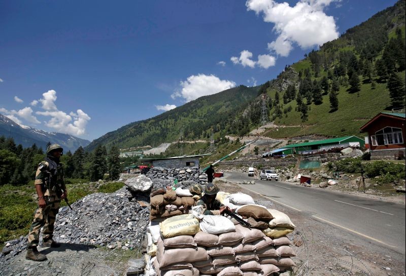 India's Border Security Force (BSF) soldiers stand guard at a checkpoint along a highway leading to Ladakh, at Gagangeer in Kashmir's Ganderbal district June 17, 2020. (REUTERS File Photo)