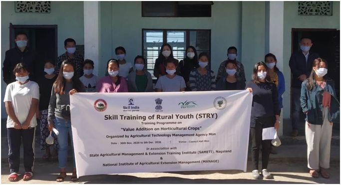 Special guest Chumlamo Humtsoe, ADC Aboi, with staff of ATMA, Mon and participants of the training programme. (Photo Courtesy: ATMA Mon)