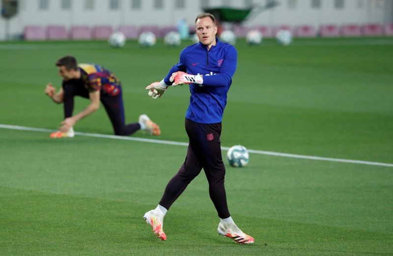 Barcelona's Marc-Andre ter Stegen during the warm up before the match, as play resumes behind closed doors following the outbreak of the coronavirus disease (COVID-19) REUTERS/Albert Gea/Files