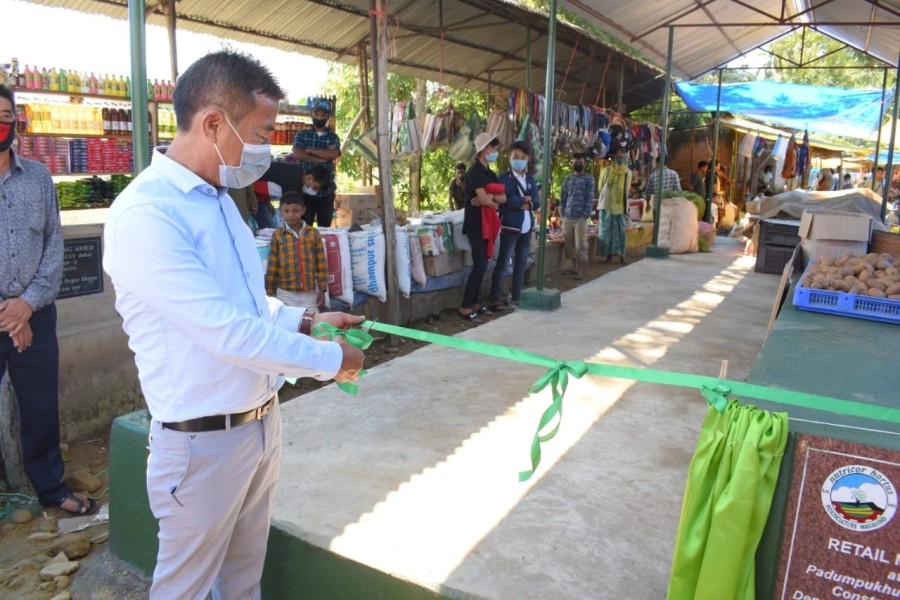 Director and Mission Director, Dr Elithung Lotha inaugurates the retail market at Padumpukhuri, Dimapur on November 9. (DIPR Photo)