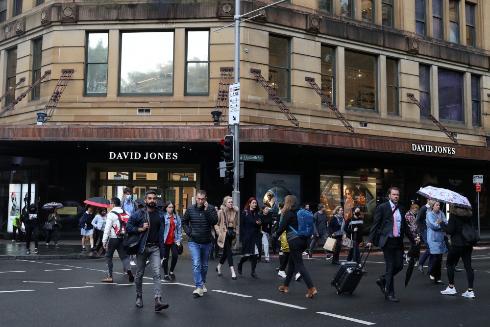 Pedestrians cross a street in the city centre as the state of New South Wales continues to report low case numbers of the coronavirus disease (COVID-19) in Sydney, Australia, October 26, 2020. REUTERS/Loren Elliott