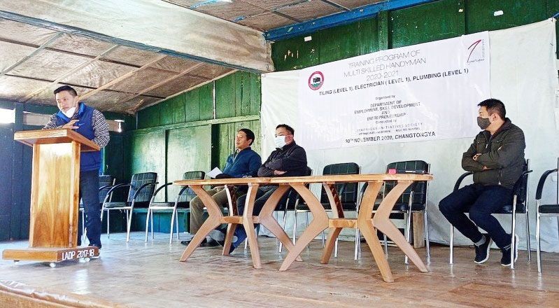 An official addressing the inaugural of the training programme at Town Hall, Changtongya Town on November 30. (DIPR Photo)