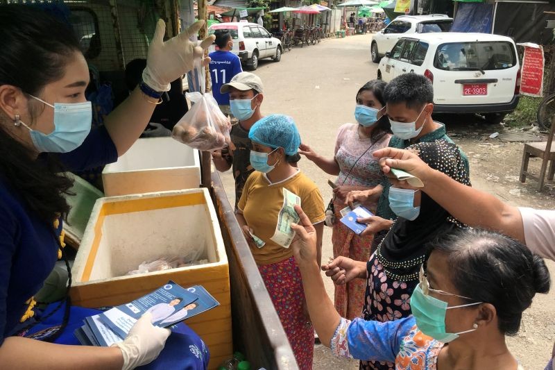 Han Oo Khin, from the People's Pioneer Party, an opposition party for the upcoming Myanmar elections, campaigns from a grocery truck, to get around coronavirus disease (COVID-19) restrictions. that have stymied campaigning in Yangon, Myanmar October 26, 2020. (REUTERS File Photo)