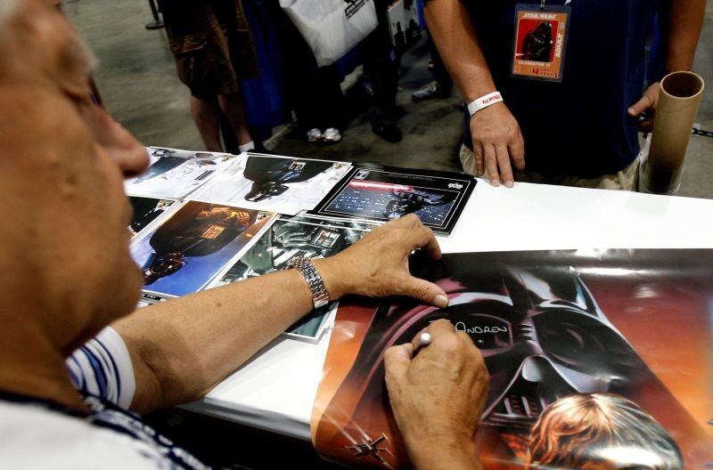 FILE PHOTO: Actor David Prowse, who portrayed Darth Vader, signs autographs during the opening day of "Star Wars Celebration IV" in Los Angeles May 24, 2007. REUTERS/Mario Anzuoni/File Photo