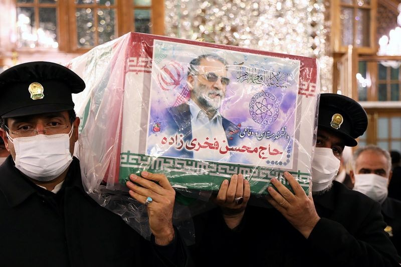 Servants of the holy shrine of Imam Reza carry the coffin of Iranian nuclear scientist Mohsen Fakhrizadeh, in Mashhad, Iran November 29, 2020. (REUTERS Photo)