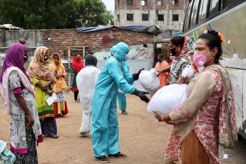 Volunteers from an organisation distribute relief supplies among transgenders, amid the coronavirus disease (COVID-19), in Dhaka, Bangladesh, April 23, 2020. (REUTERS File Photo)