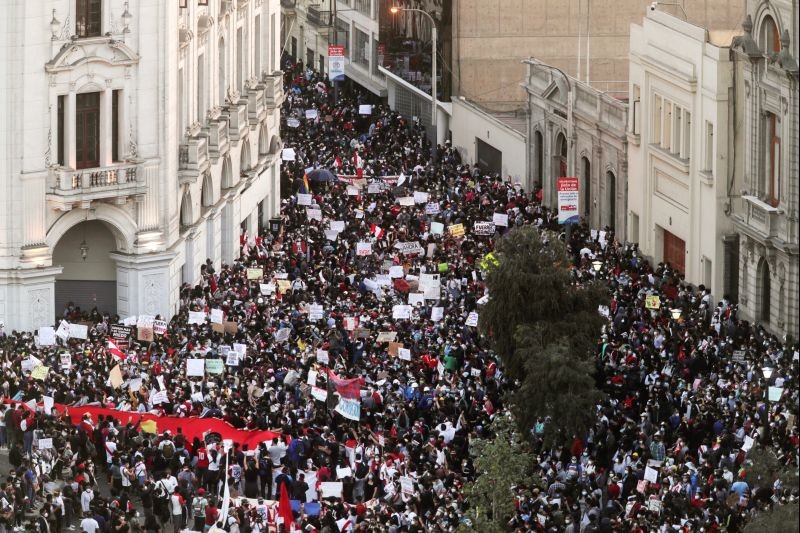 Demonstrators gather during protests following the impeachment of President Martin Vizcarra, in Lima, Peru November 12, 2020. (REUTERS Photo)