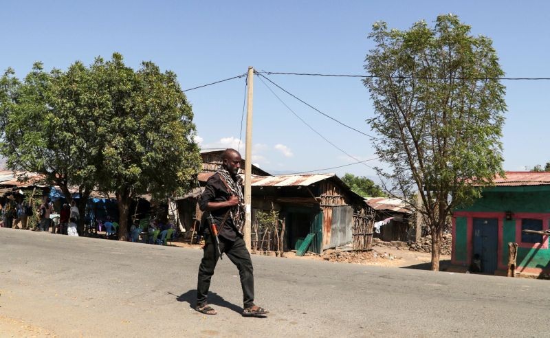 A member of the Amhara Special Force patrols a street in Soroka village in Amhara region near a border with Tigray, Ethiopia November 9, 2020. (REUTERS Photo)