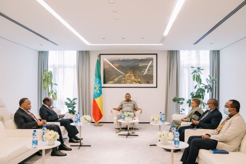 Ethiopian Prime Minister Abiy Ahmed meets with African Union (AU) envoys in Addis Ababa, Ethiopia November 27, 2020, in this picture obtained from social media.  (REUTERS File photo)