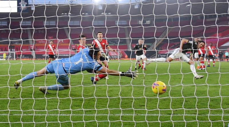 Soccer Football - Premier League - Southampton v Manchester United - St Mary's Stadium, Southampton, Britain - November 29, 2020 Manchester United's Edinson Cavani scores their third goal Pool via REUTERS/Mike Hewitt