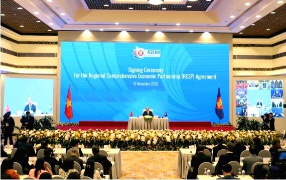 Vietnamese Prime Minister Nguyen Xuan Phuc addresses the signing ceremony of the Regional Comprehensive Economic Partnership (RCEP) during the 37th ASEAN Summit and related summits via video conferences in Hanoi, Vietnam, November 15. (IANS Photo)