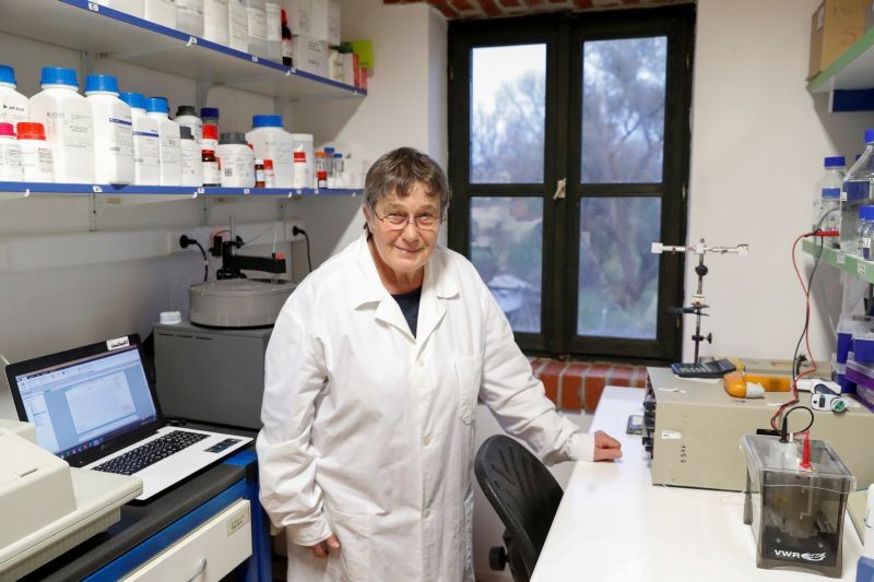 Hungarian biologist Noemi Lukacs poses for a picture at the laboratory in Szirak, Hungary, November 13, 2020. Picture taken November 13, 2020. (REUTERS Photo)