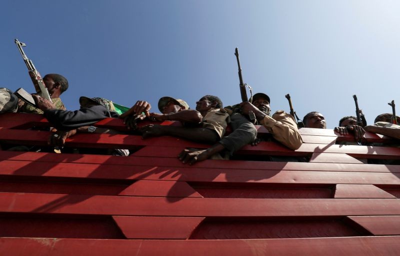 Members of Amhara region militias ride on their truck as they head to the mission to face the Tigray People's Liberation Front (TPLF), in Sanja, Amhara region near a border with Tigray, Ethiopia November 9, 2020. (REUTER File Photo)