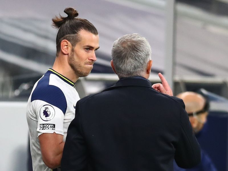 Tottenham Hotspur manager Jose Mourinho speaks with Gareth Bale before he comes on as substitute Pool via REUTERS/Clive Rose/Files