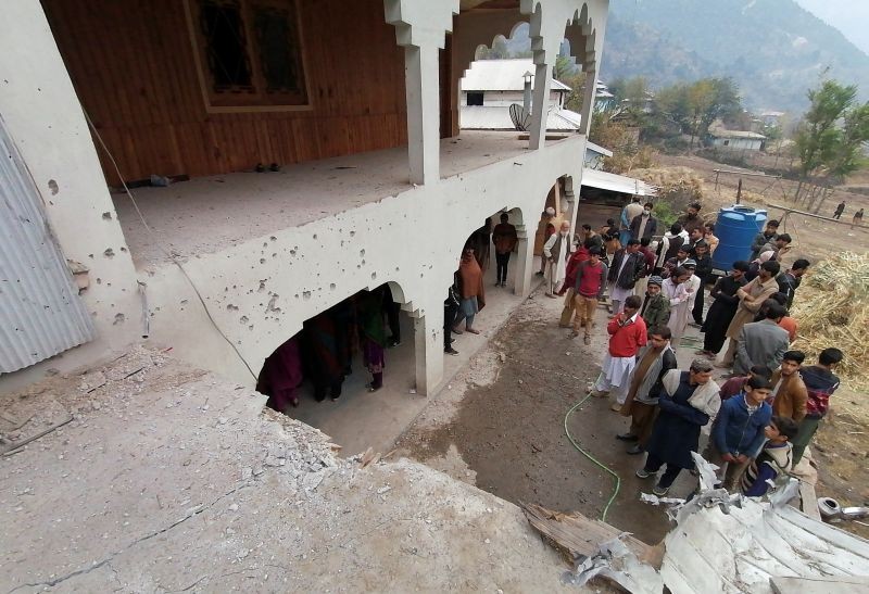 Locals gather near a house, which was damaged, according to them, by cross-border shelling, in Neelum Valley, in Pakistan-administrated Kashmir, November 13, 2020. (REUTERS Photo)