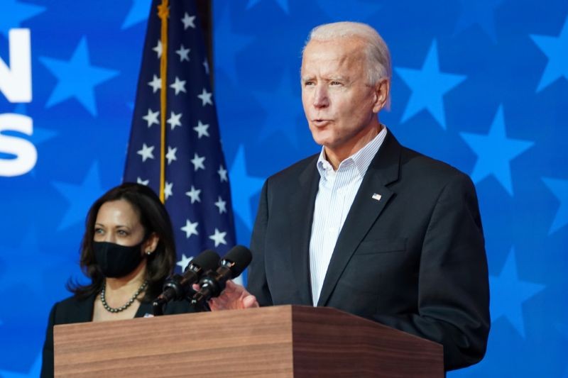 Democratic U.S. presidential nominee Joe Biden is accompanied by vice presidential nominee Kamala Harris as he makes a statement on the 2020 U.S. presidential election results during a brief appearance before reporters in Wilmington, Delaware, U.S., November 5, 2020. (REUTERS Photo)