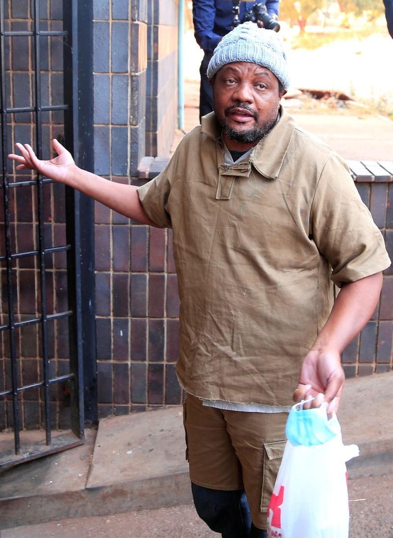 Zimbabwean journalist Hopewell Chin'ono, who was arrested last month for supporting anti-government protests, arrives at court in Harare, Zimbabwe, August 7, 2020. (REUTERS File Photo)