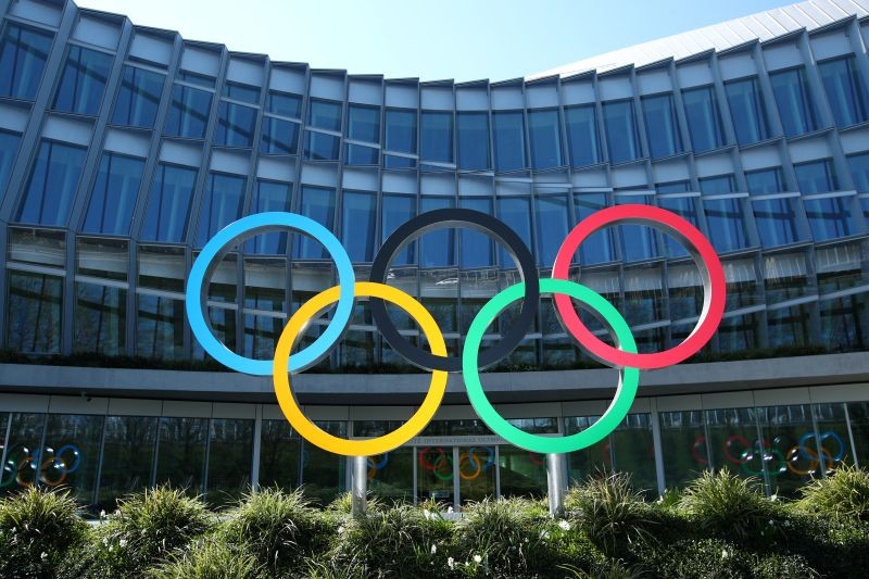 The Olympic rings are pictured in front of the International Olympic Committee (IOC) during the coronavirus disease (COVID-19) outbreak in Lausanne, Switzerland, March 24, 2020. REUTERS/Denis Balibouse