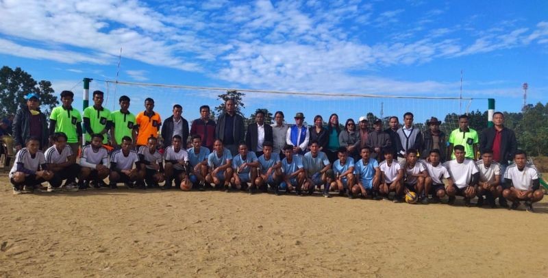 Winners of the 9th Letkhotong Hangsing Memorial Volleyball tournament pose for the lens on November 28.