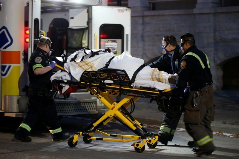 Paramedics wear respirators while responding to a medical call, amid the outbreak of the coronavirus disease (COVID-19), in downtown Winnipeg, Manitoba, Canada, November 1, 2020. (REUTERS File Photo)