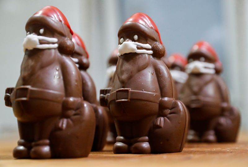 Chocolate Santas wearing protective face masks are seen in the workshop of the Hungarian confectioner Laszlo Rimoczi, during the coronavirus disease (COVID-19) outbreak in Lajosmizse, Hungary, November 20, 2020. (REUTERS Photo)
