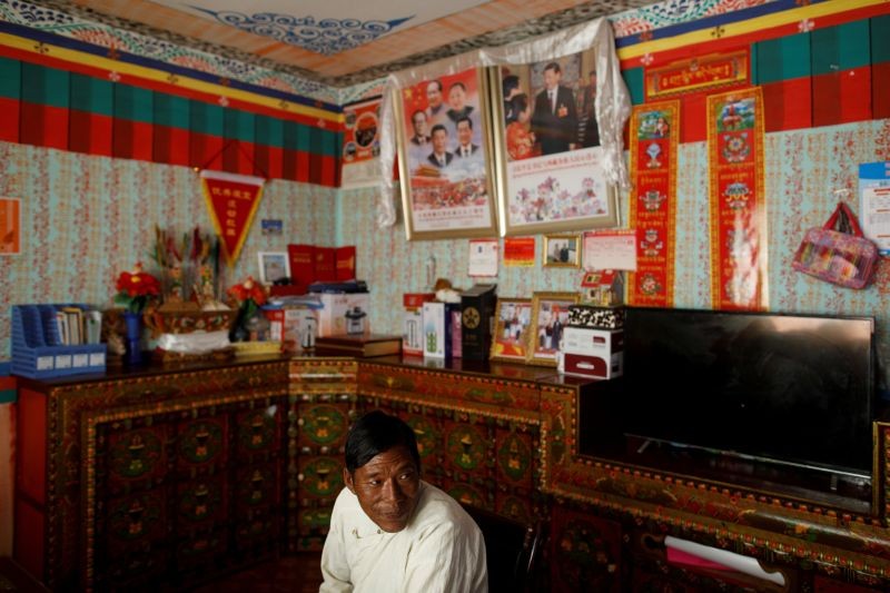 Tibetan rural resident Sonam Tenpa attends a government organised interview about their life after they were relocated from a high-altitude village to government housing in Boma village, during a government-organised tour of the Tibet Autonomous Region, China, October 16, 2020. (REUTERS File Photo)