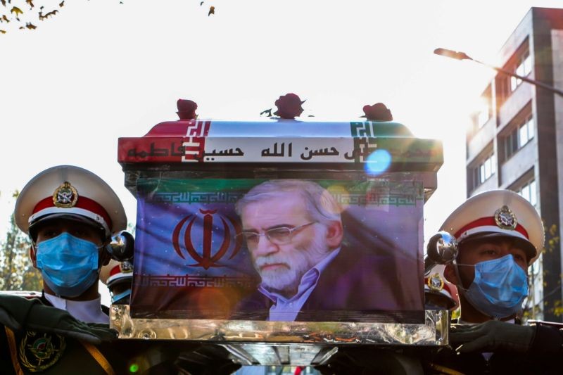 Members of Iranian forces carry the coffin of Iranian nuclear scientist Mohsen Fakhrizadeh during a funeral ceremony in Tehran, Iran November 30, 2020. (REUTERS Photo)