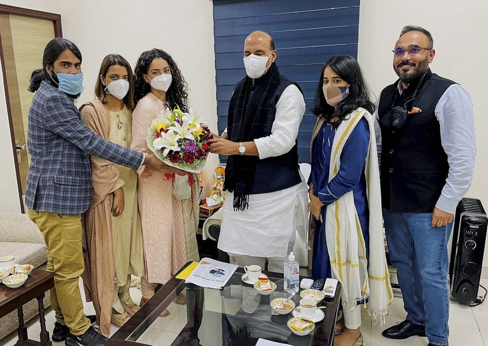 New Delhi: Bollywood actor Kangana Ranaut with team of 'Tejas' during a meeting with Defence Minister Rajnath Singh. (PTI Photo)