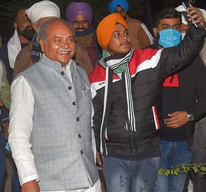 KA farmer takes a selfie with Union agriculture minister Narendra Singh Tomar after the meeting with farmers from Uttarakhand on the Centre's farm reform laws in New Delhi. Photograph: Manvender Vashist/PTI Photo
