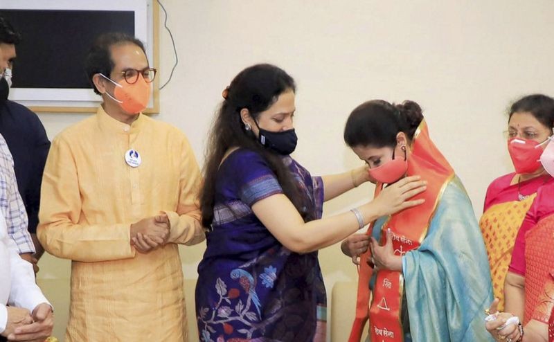 Mumbai: Actor-turned politician Urmila Matondkar joins Shiv Sena in presence of party President and Maharashtra Chief Minister Uddhav Thackeray, Rashmi Thackeray Rashmi Thackeray and others in Mumbai. (PTI Photo)