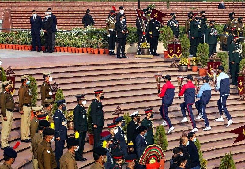 Soldiers carry the victory flames ‘Swarnim Vijay Mashaal’ which was lit-up by Prime Minister Narendra Modi, marking the beginning of Golden Jubilee celebrations of India’s victory over Pakistan in the Indo-Pak War, at the National War Memorial in New Delhi on December 16, 2020. Four Mashaals will be carried to various parts of the country including to villages of Param Vir Chakra and Maha Vir Chakra Awardees of 1971 War. (PTI Photo)