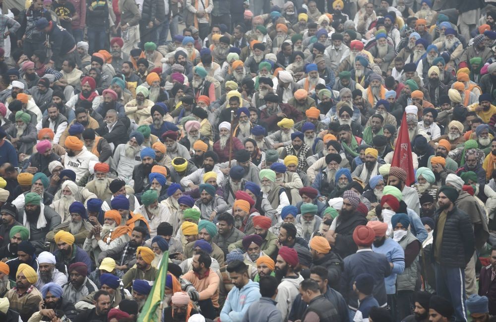 New Delhi: Farmers gather in large numbers at Singhu border during their 'Delhi Chalo' protest march against the new farm laws, in New Delhi, Saturday, Dec. 12, 2020. (PTI Photo/Ravi Choudhary)