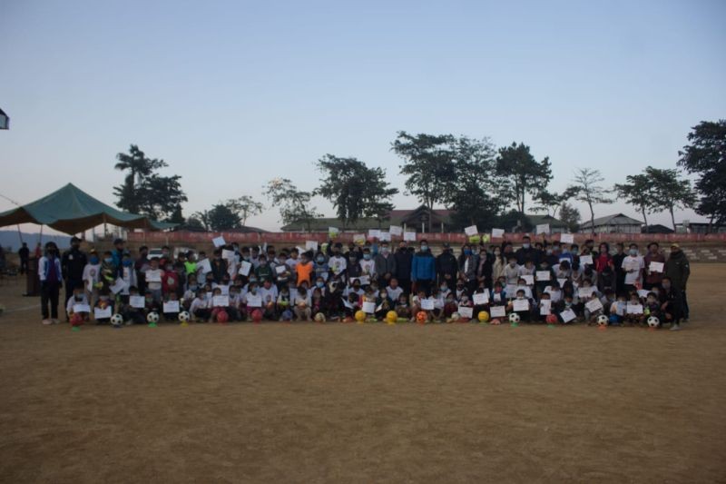The participants along with the coaches and DA & DLCW MSK Phek team after receiving the certificates on December 12.