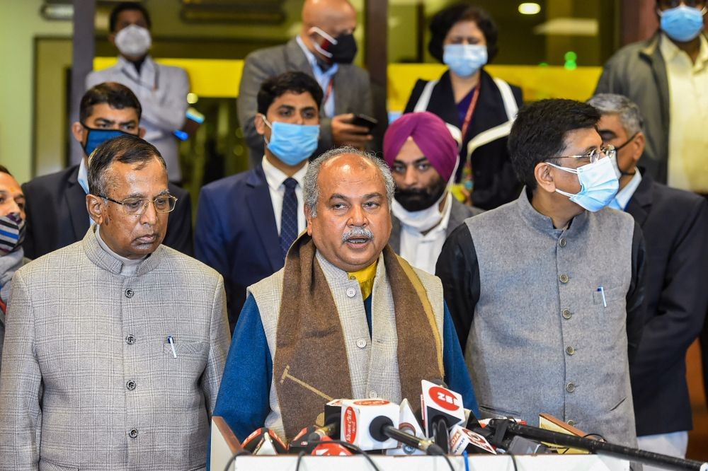 New Delhi: Union Minister for Agriculture & Farmers Welfare Narendra Singh Tomar (C) addresses media after the seventh round of talks between the farmer leaders and the Centre, at Vigyan Bhawan in New Delhi, Monday, Jan. 4, 2021. Railway Minister Piyush Goyal (R) and Union Minister of State for Commerce and Industry Som Prakash are also seen. (PTI Photo/ Arun Sharma)