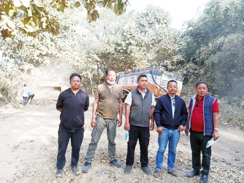 WSYF office bearers with the contractor during the road construction inspection held on January 18. (Photo Courtesy: WSYF)