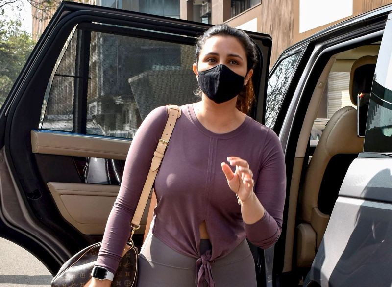Mumbai: Bollywood actress Parineeti Chopra spotted in Juhu, Mumbai, Monday, Jan. 18, 2021. (PTI Photo)